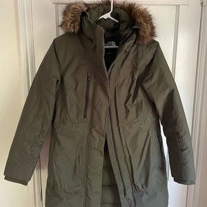 Excellent condition! North Face women’s parka
